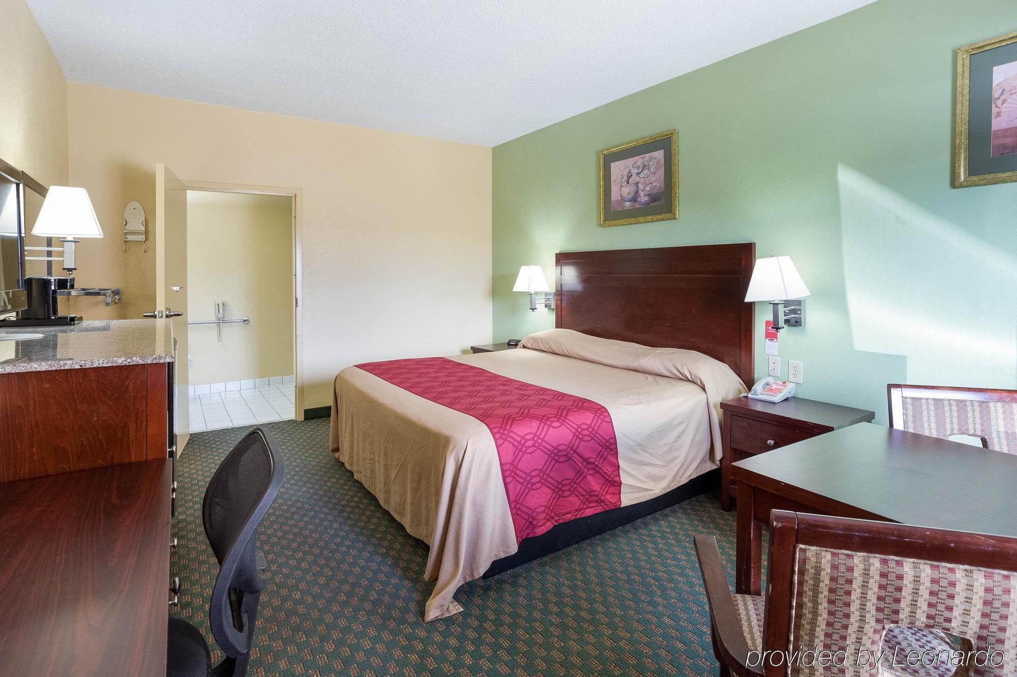 Rodeway Inn & Suites New Orleans Exterior photo